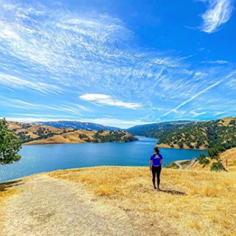 HikingDelValle.jpg