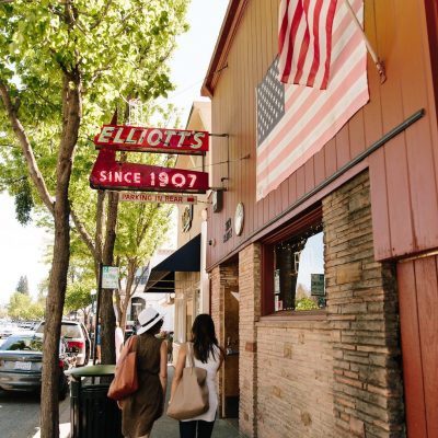 Elliott's Bar