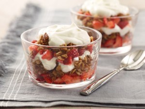 FN_Yogurt-and-Granola-Trifle